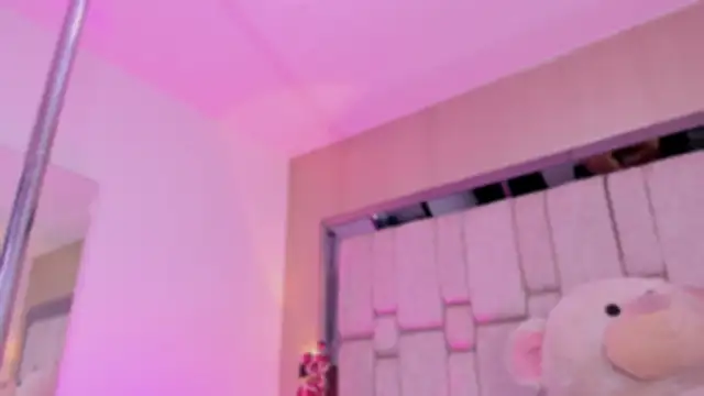 SnakeMuse's cam snapshot