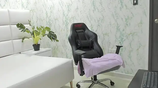 Nataly-Blonde's cam snapshot