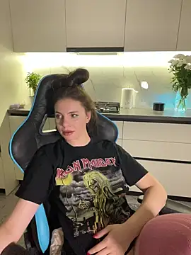 CurlyLara live sex cam