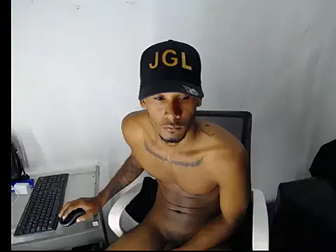 Straight_latinX live sex cam