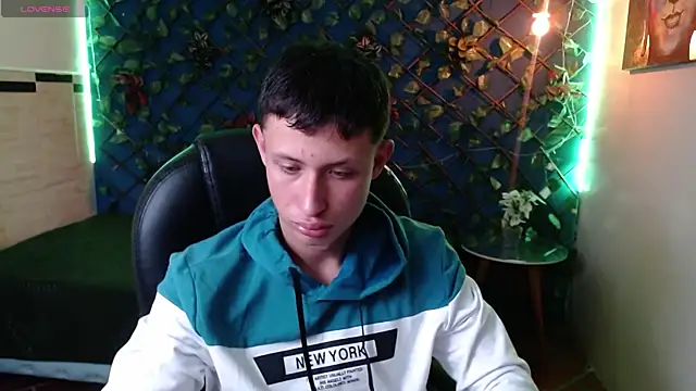 Garuo_18 live sex cam