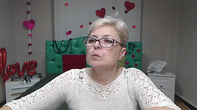 EmiliaGree live sex cam