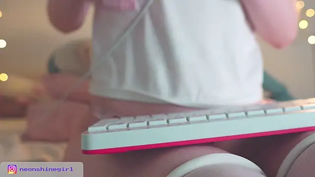 NeonShine live sex cam