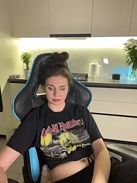 CurlyLara live sex cam