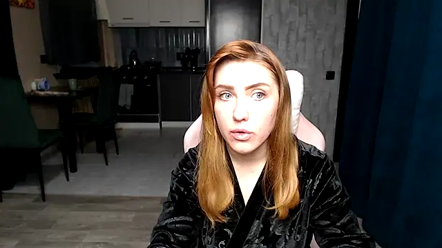 Reginasmilee live sex cam