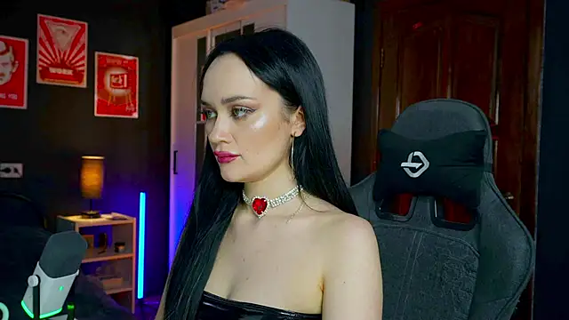 QueenAliss live sex cam