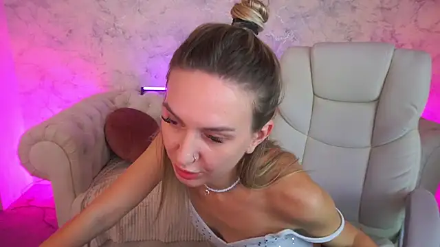 LovelyMollyy live sex cam