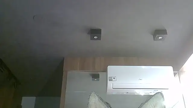 SkinnyKitten live sex cam