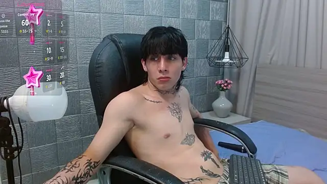Iantwink18 live sex cam