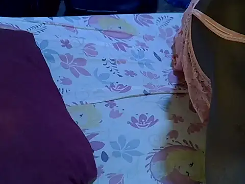 Adaline-Paris live sex cam