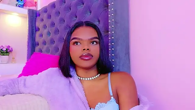 CamiEstrada live sex cam