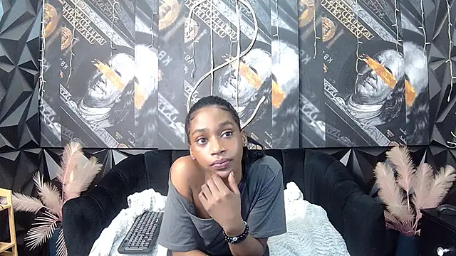 Lilmisbaddyxxx live sex cam