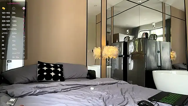 LezlieGreet live sex cam