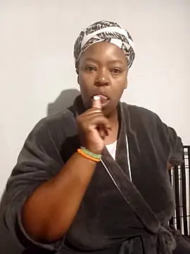 curvyloneah75 live sex cam