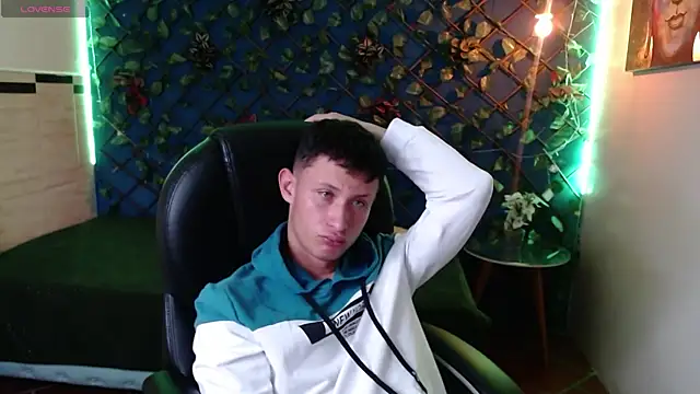 Garuo_18 live sex cam