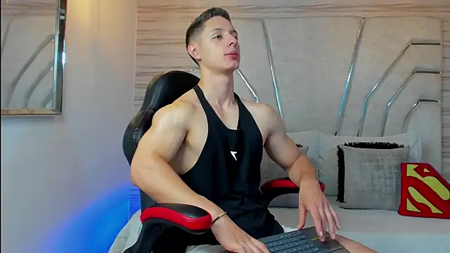 MAXTHOMSON live sex cam