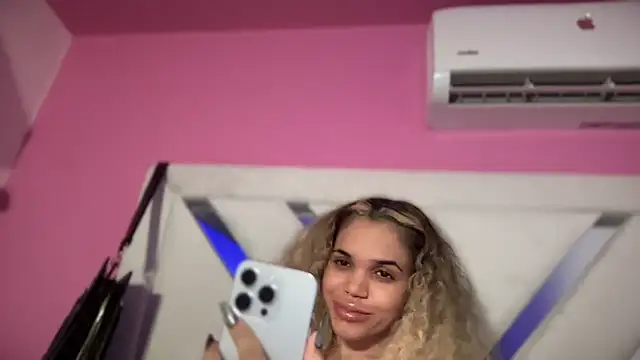 brithneysquirt live sex cam