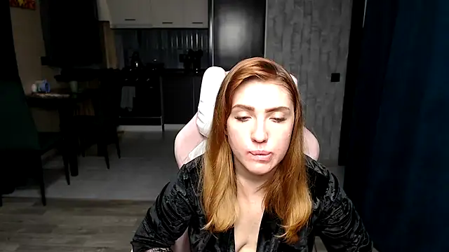 Reginasmilee live sex cam