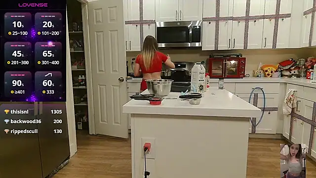 Blondiewithanass live sex cam