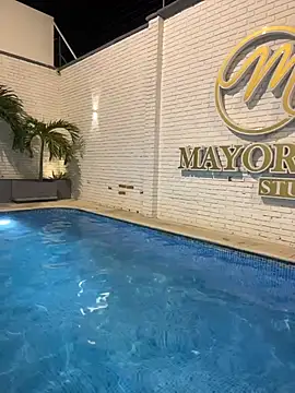 Maxim-Walker live sex cam