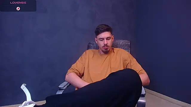 EnzoRace live sex cam