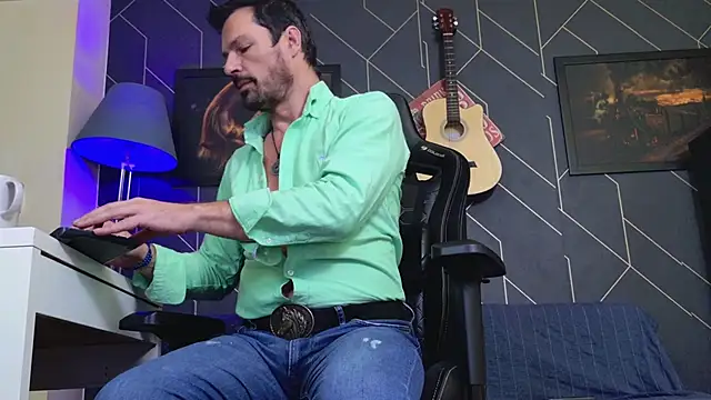 ChrisKox live sex cam