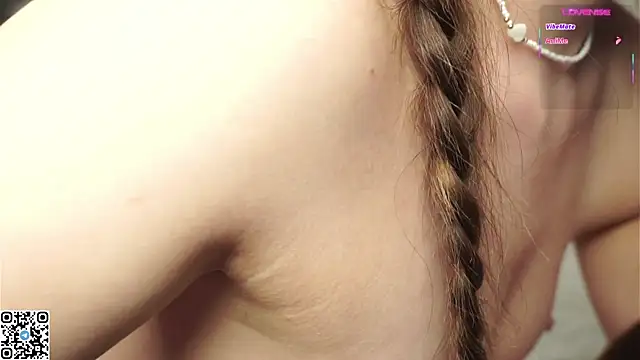 AmiLewis live sex cam