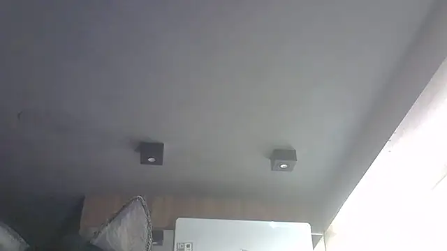 SkinnyKitten live sex cam