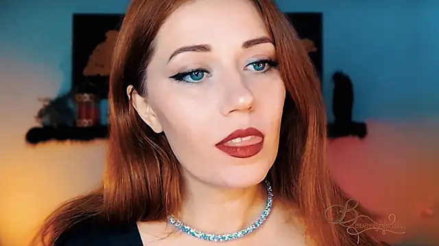 MissBeverlyMills live sex cam