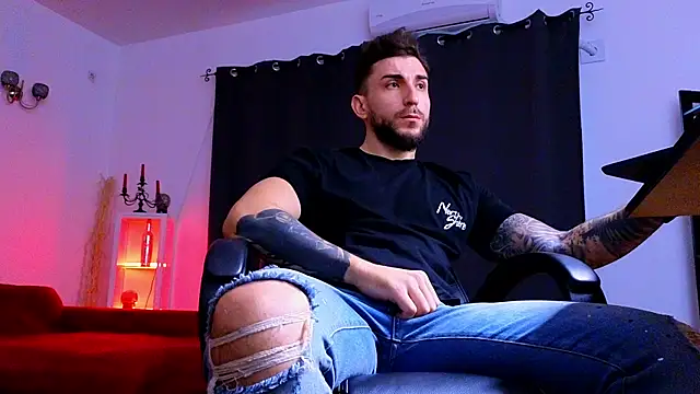 MightyAaron66 live sex cam