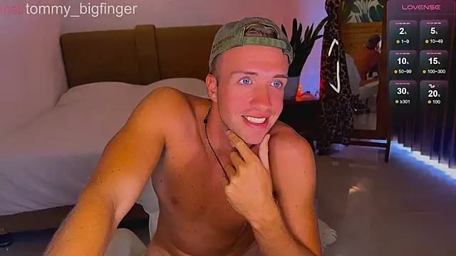 tommy_cumfinger live sex cam