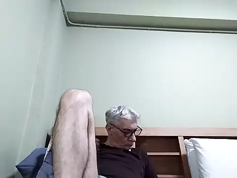 BIGUNCUTHARDCOCK live sex cam