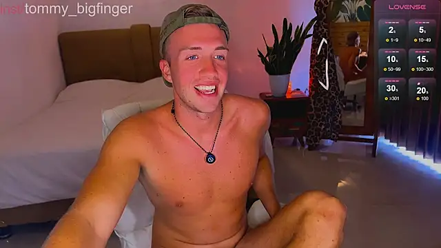 tommy_cumfinger live sex cam