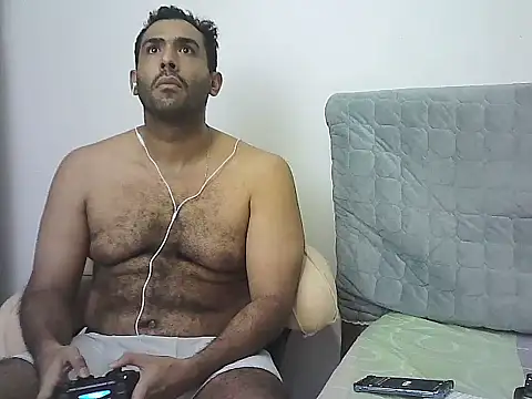 AlphaLatinoBear live sex cam