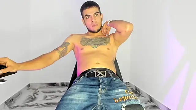 mikee_scooth live sex cam