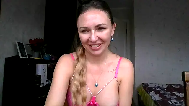 AngelinaLove28 live sex cam