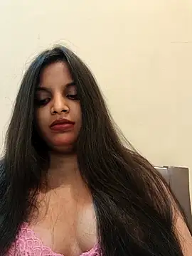 Maahhii_2 live sex cam