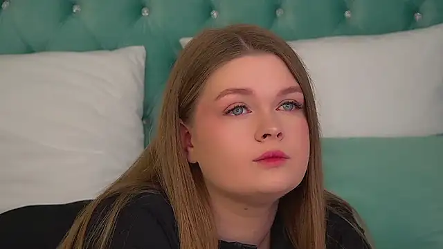 CrystalLyons live sex cam