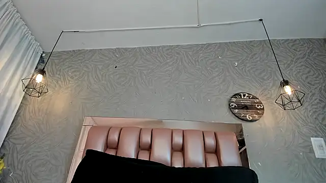 KOURTNEY-- live sex cam