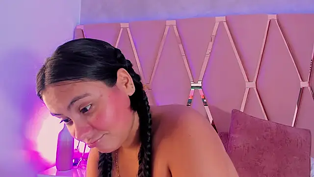 Emily_Black1 live sex cam