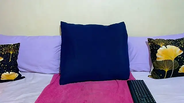 DiamondLuv29 live sex cam