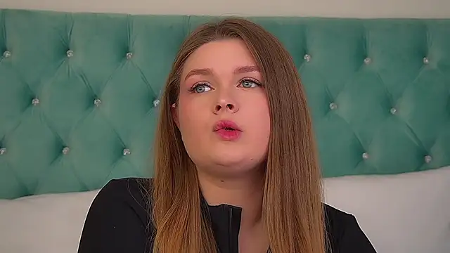 CrystalLyons live sex cam