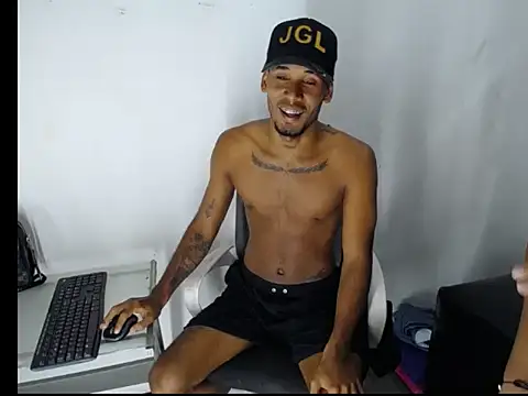 Straight_latinX live sex cam