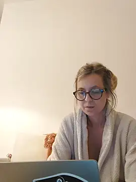 KnotBabe live sex cam