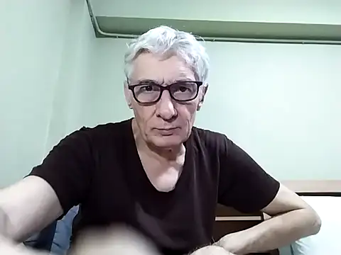 BIGUNCUTHARDCOCK live sex cam