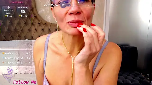 BustyPenellope live sex cam