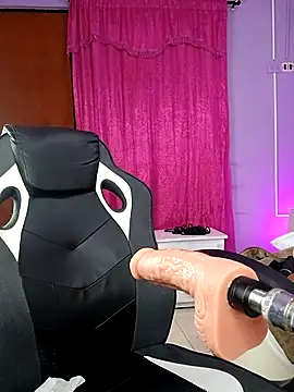 LunaaRosse live sex cam