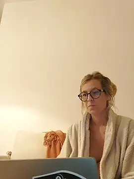 KnotBabe live sex cam