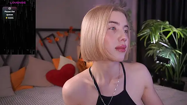 LindaThacker live sex cam