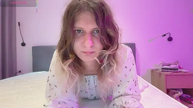 AlicePinkhead live sex cam